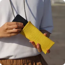 のびてフィットするポーチ メッシュ スマホケース