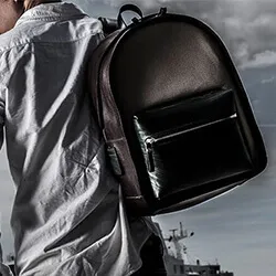 今までに見たことの無い、上級者の雰囲気漂うバッグパック