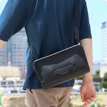 レザー ボディーバッグ