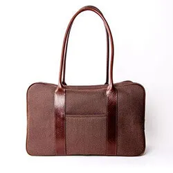 どんなシーンでも使えるこだわりのボストンバッグ