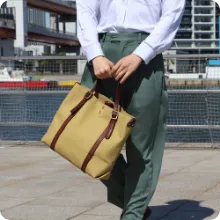 帆布と革のトートバッグ