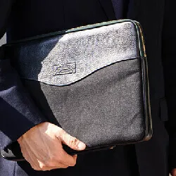 クラッチバッグの人気ブランド紹介