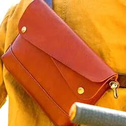 今までに見たことの無いデザイン性が優れたクラッチバッグ