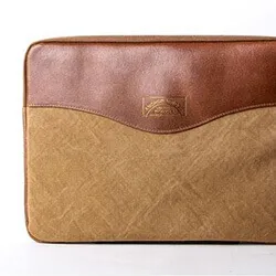 ファッションに敏感な男性に注目を浴びるクラッチバッグ