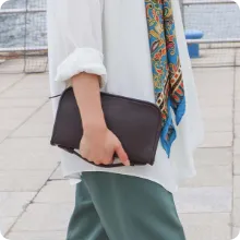 NPレザー クラッチバッグ