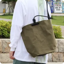 クリップ バケット ミディアム トートバッグ