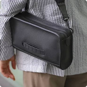 レザー ボディーバッグ