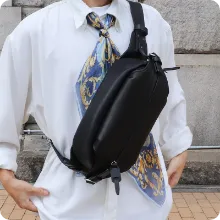 ストラット ボディバッグ