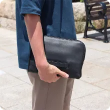 レザー A5 クラッチバッグ