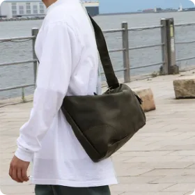 コルボ / イクワインズ レザーショルダーバッグ