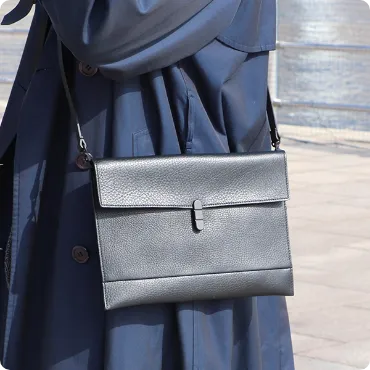 レザーサコッシュケース ショルダバッグ