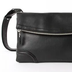 毎週末使いたくなる大人の休日仕様のショルダーバッグ