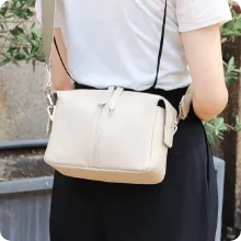 コロンとかわいい 牛革ポシェット