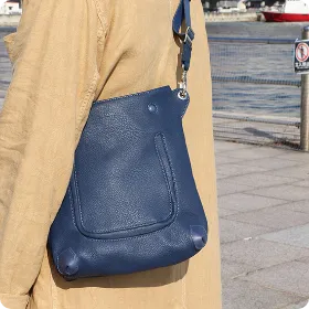 アエナ / スナグル ヒッポ 縦型ショルダーバッグ