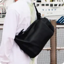 イクワインズ レザーショルダーバッグ