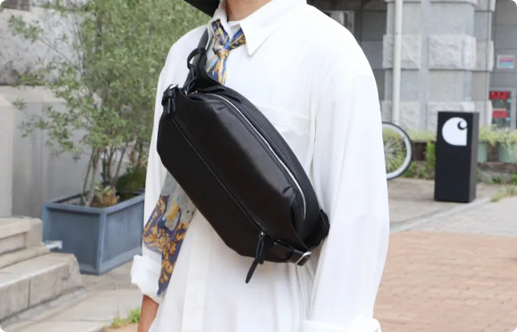 ストラット ボディバッグ