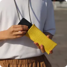 のびてフィットするポーチ メッシュ スマホケース