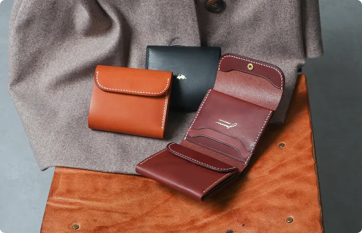 横型カード収納三つ折り財布