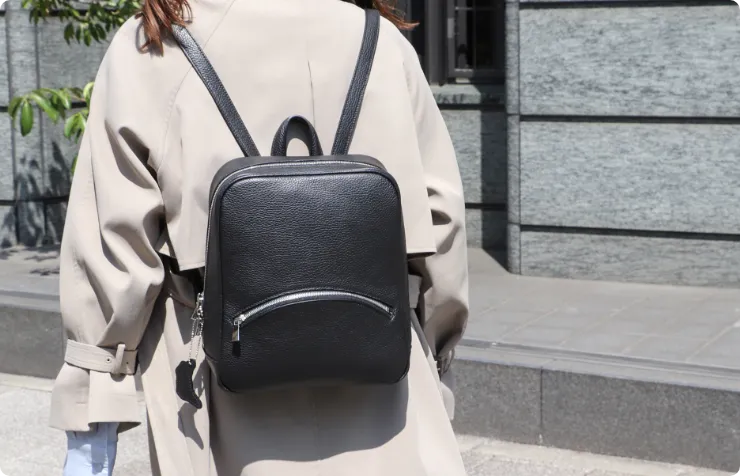 シュリンクレザーリュック