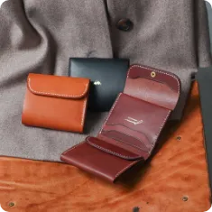 横型カード収納三つ折り財布