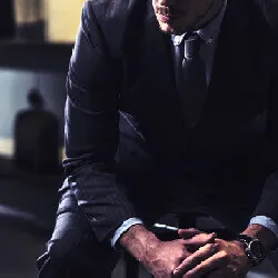 ビジネスシーンに適したスマートな札入れ