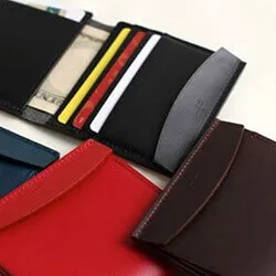 一風変わったデザインが魅力のマネークリップ