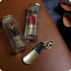 BRASS&LEATHER BOTTLE CHASING SHOEHORN