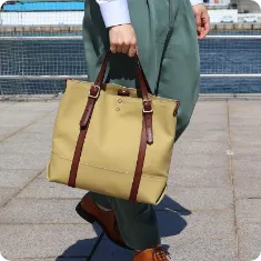 帆布と革のトートバッグ