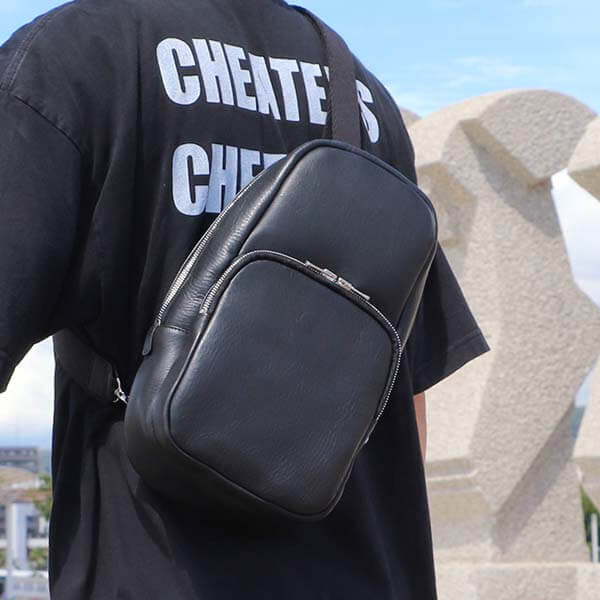 ミネルバボックス 縦型ボディーバッグ