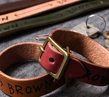 ブラウンブラウンのBBステンシルブレス