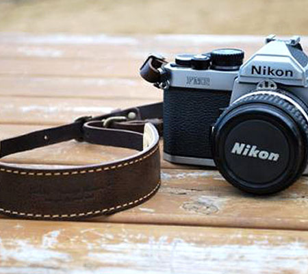 ロベルのオイルレザーカメラストラップモカブラウン