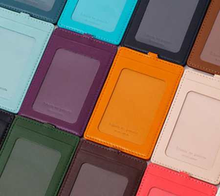 スリップオンのカードケース ノワール リール付き縦型IDケース