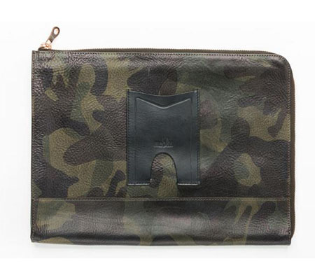 モブリス Camo Leather Clutch Bag