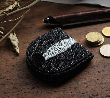 フリースピリッツのコインケース ガルーシャ 馬蹄形小銭入れ エイ革