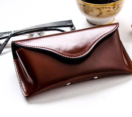 ブリットハウスのメガネケース コードバン