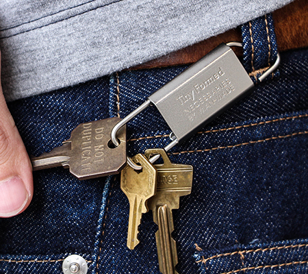 タイニーフォームドのキーホルダー Tiny metal key fold