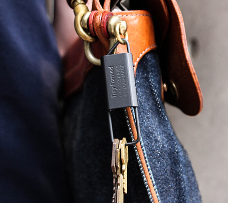 タイニーフォームドのキーホルダー Tiny metal key fold