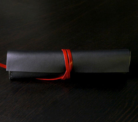 カクラのヌメ革ペンケース urushiブラック