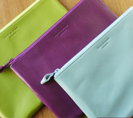 スリップオンのポーチ ノワールPポーチ L