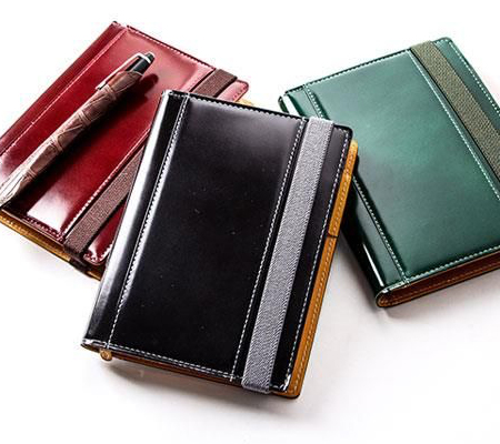 ブリットハウスの手帳カバー Carbon グレインレザー THE ME A6