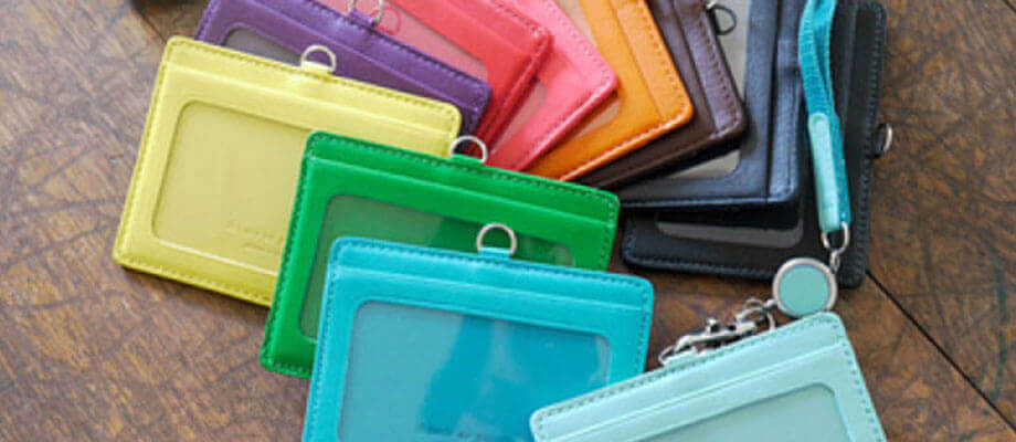 スリップオンのノワール リール付きIDケース