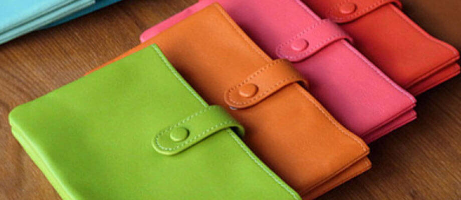 スリップオンのノワール 通帳ケース