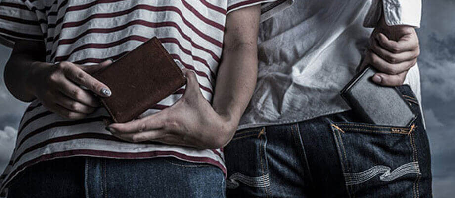 エムピウの二つ折り財布 ミッレフォッリエ P25 m+