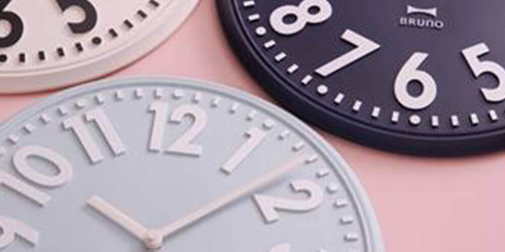 ブルーノの掛け時計 エンボスウォールクロック