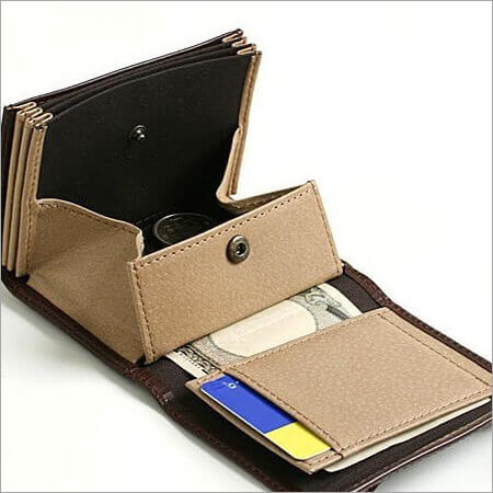 エムピウの二つ折り財布