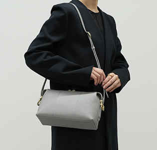 トフ&ロードストーンのバッグ