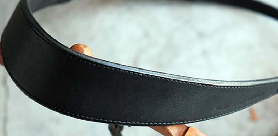 ロベルのヌメ革カメラストラップブラック裏当て有り カメラストラップ ROBERU