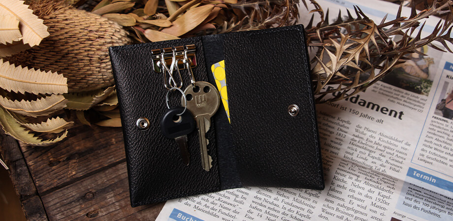 スガタ 二つ折りキーケース 併せ持つ キーケース