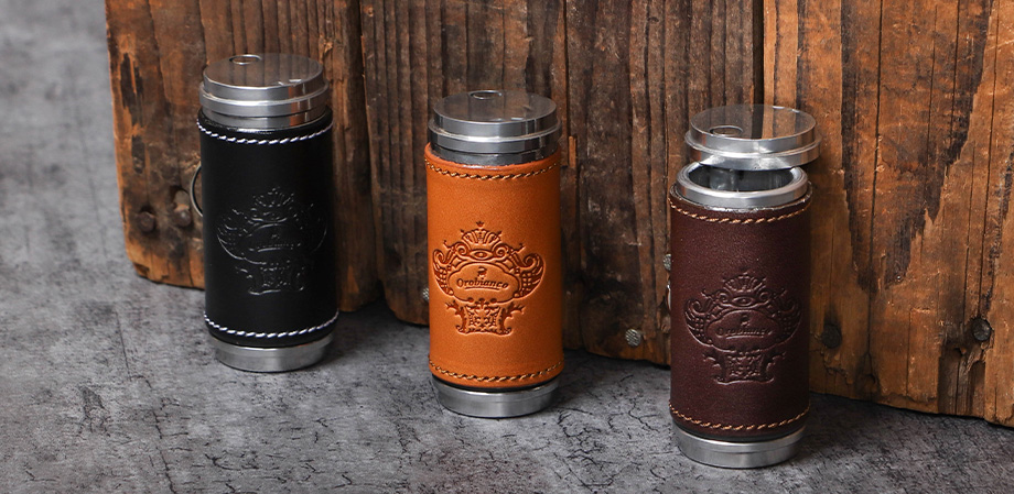 オロビアンコの革貼り筒型携帯灰皿 OROBIANCO