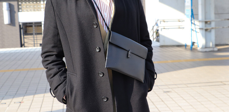 トモエ レザーショルダーマルチケースL ショルダーバッグ